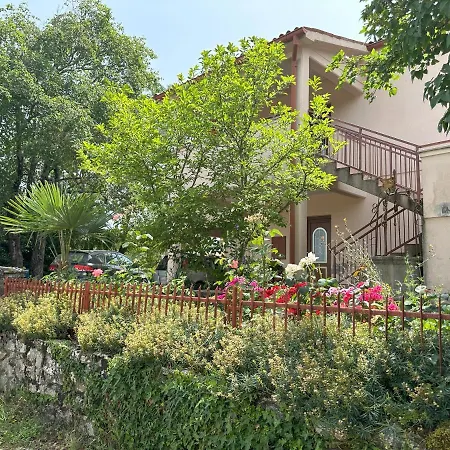 Summer Green Apartment Nedeščina Buitenkant foto