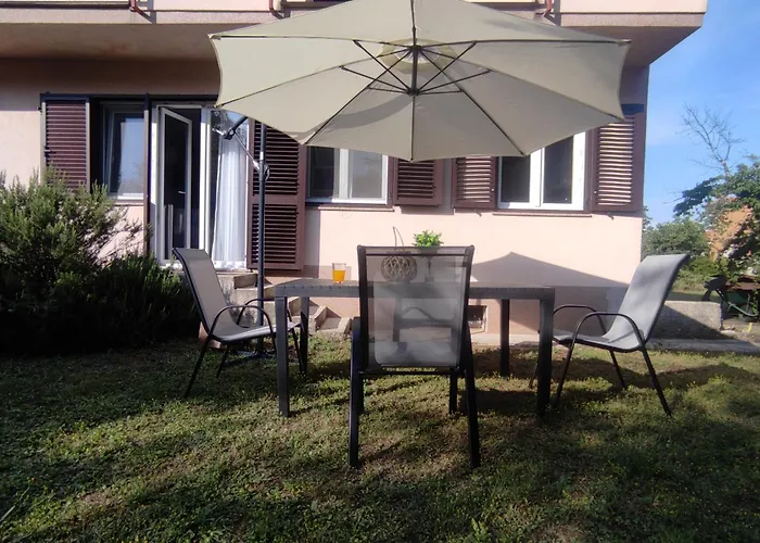 Summer Green Apartment